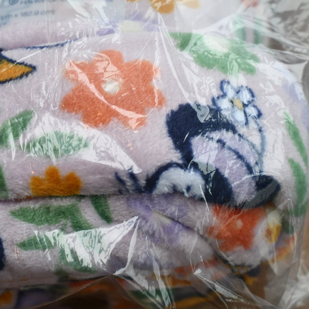Minnie Mouse Oversized Plush Throw Blanket Floral Purple 5’ x 6’ The Big One NWT - Picture 4 of 4